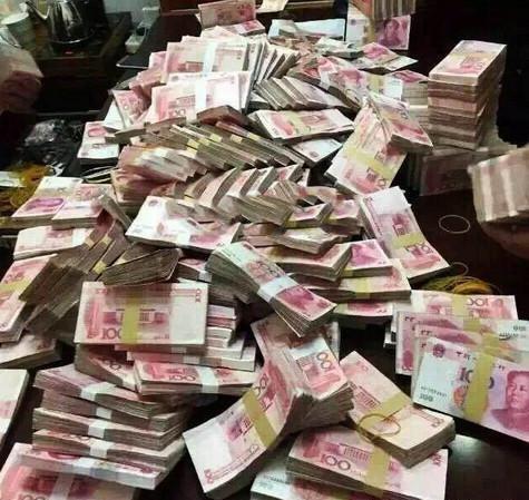 马蓉晒巨额现金和房产证,王宝强却连诉讼费都