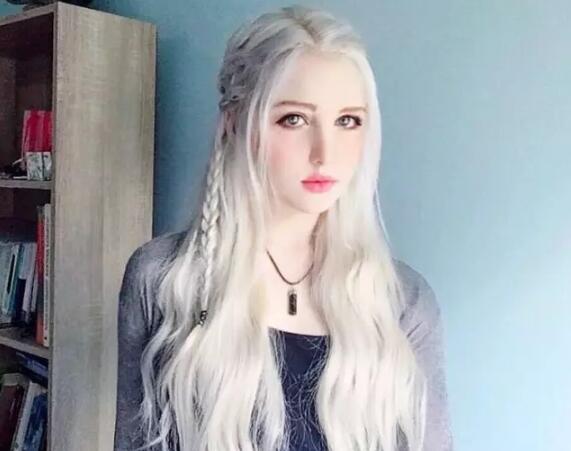 混血美女天生银发,像仙女般美出天际!