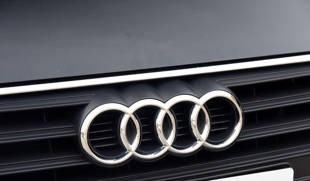 布加迪,兰博基尼,保时捷,宾利谁最豪华?在大众面前不算什么