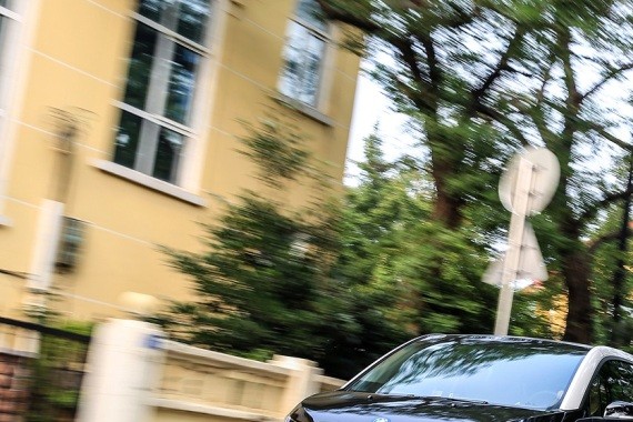 宝马中国电动车战略升级 今年底布局65000个充电桩