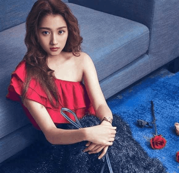 关晓彤生日照片