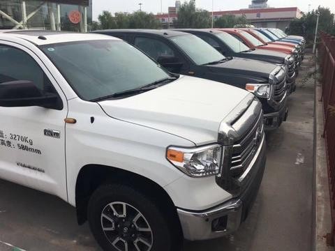 17款丰田坦途皮卡墨版霸气SUV简越野大马力沙漠群雄霸主之路