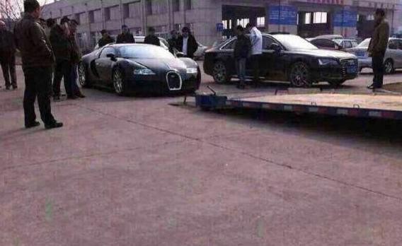 中国第一辆布加迪威航上路，车牌都价值百万