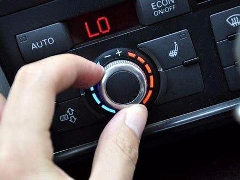 暴晒后的车子，怎样开车窗散热最快？