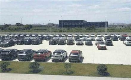 1000多辆领克停满广场，日日夜夜不停的发车，整个工厂忙晕！