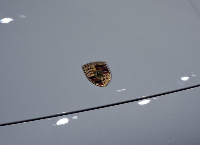 布加迪,兰博基尼,保时捷,宾利谁最豪华?在大众面前不算什么