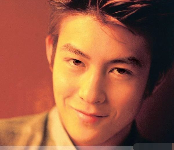 有一种笑容只属于陈冠希，别的明星做起来都像西施效颦!