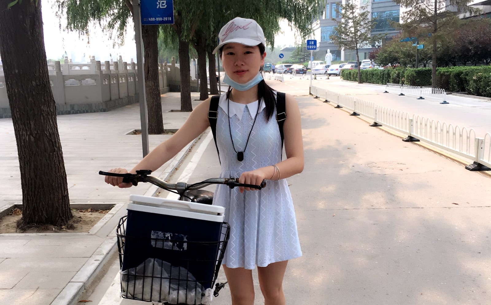 身材高挑,长相甜美,追求者云云,2015年从湘潭大学毕业的肖婷,成了广州