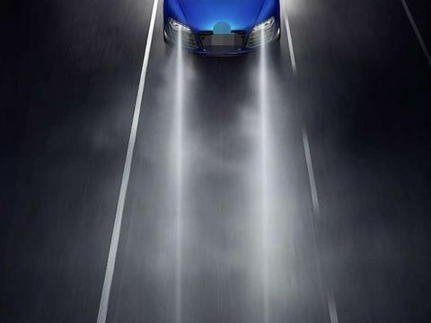 市内喜欢开远光灯的司机注意了，真造成事故，你也有责任