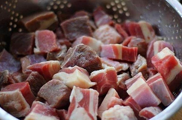 大厨告诉你：为什么牛肉用冷热水下锅区别会这么大？教你一个技巧