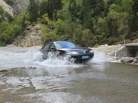 镀铬大龅牙显时尚，19寸大脚内饰豪华，月销8千台战奥迪A6L