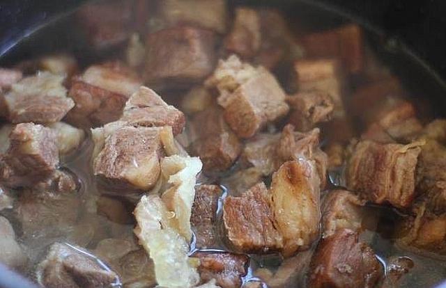 大厨告诉你：为什么牛肉用冷热水下锅区别会这么大？教你一个技巧