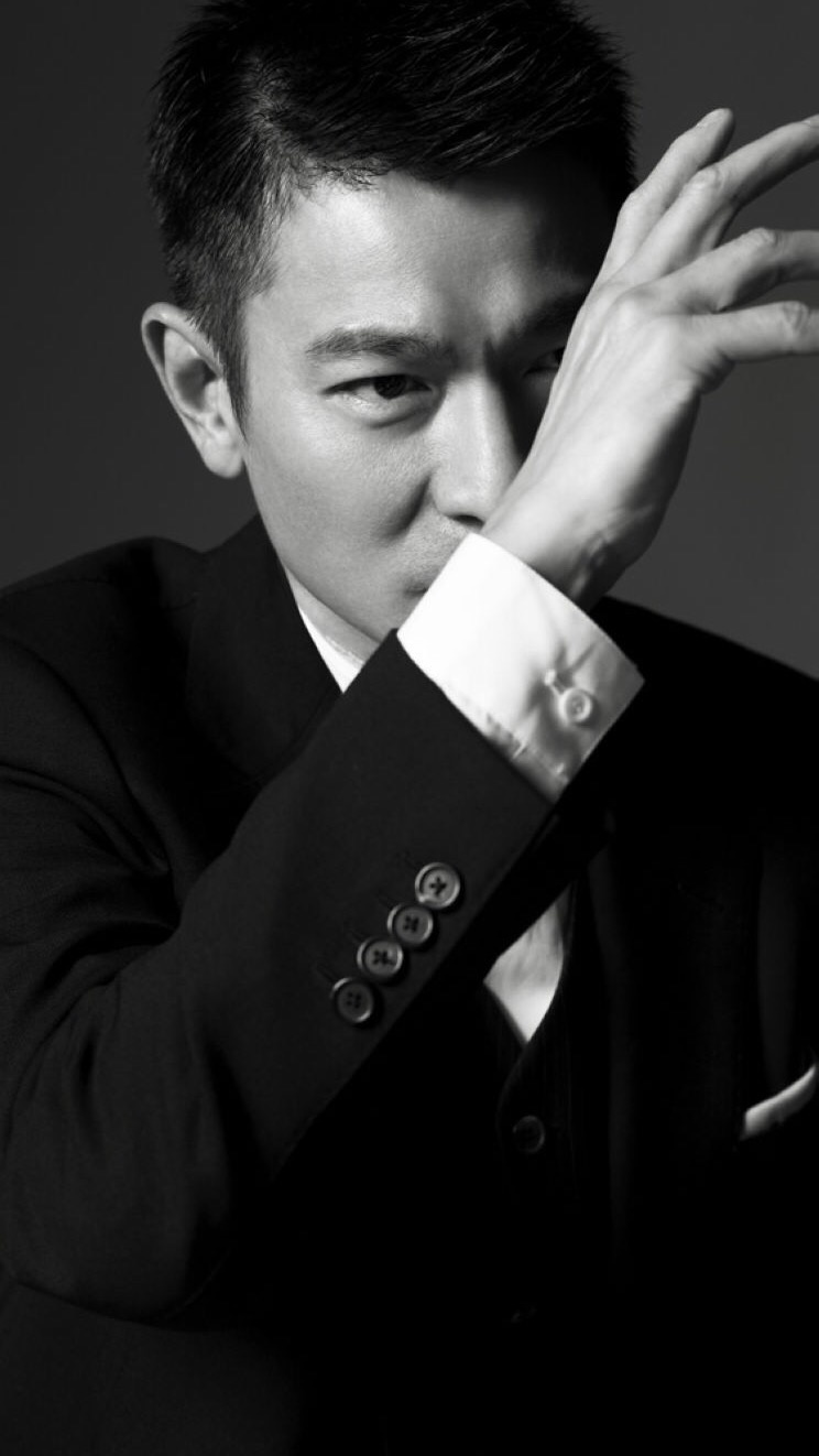 刘德华在即将迎来56岁生日之时 公布女儿可爱萌照 宝宝真美