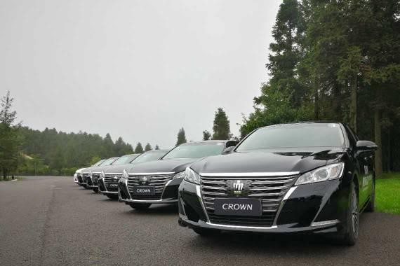 玩越野、玩速降、玩皮划艇，一汽丰田想在皇冠身上表达怎样的突破