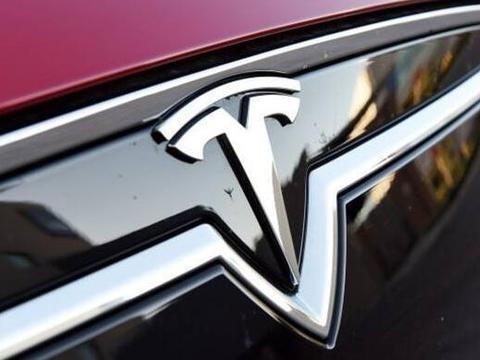 戴姆勒投10亿美元研发电动车 马斯克：应该再加个零