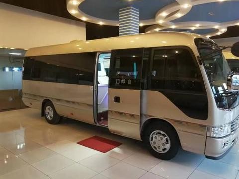 迈巴赫劳斯莱斯不算啥，领导出行的大巴车，丰田考斯特才是亮点