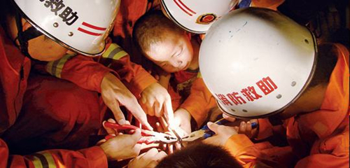 消防员背后的故事:我们没去救火的时候,会做很