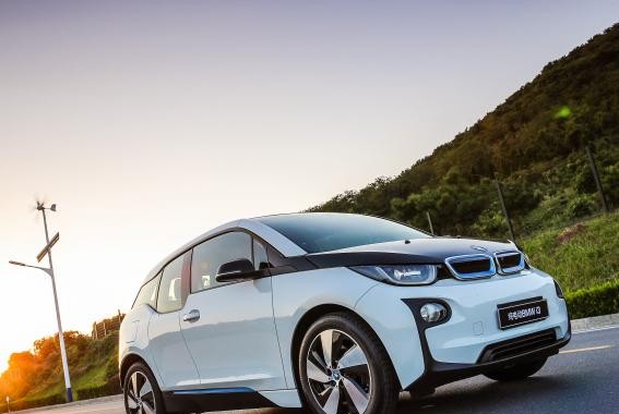 充电的宝马，这一次狠狠的把奥迪和奔驰甩在的脑后