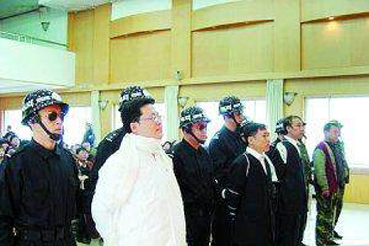 历史事件回顾:亿万富翁袁宝璟雇凶杀人案始末