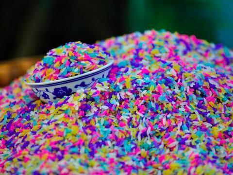 买辆五菱宏光，做点小生意，日子过得比贷款买路虎还美