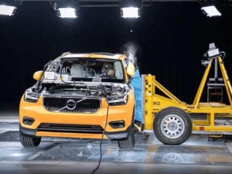 撞击测试只服沃尔沃 时速50公里撞击后XC40仅受皮外伤