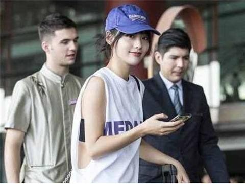 她被誉为从画报里出来的美人，今30岁豪车出行，低调嫁人产子！
