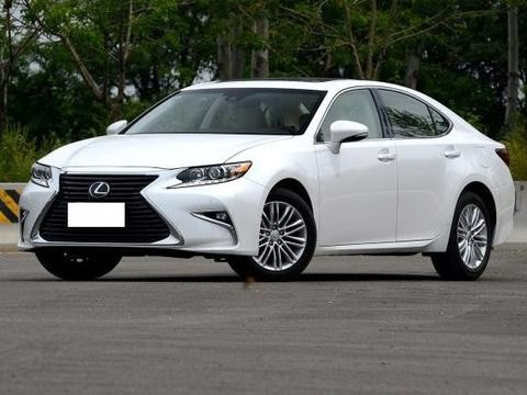 过万公里保养免费，近5米长标配12气囊天窗，全进口不到30万