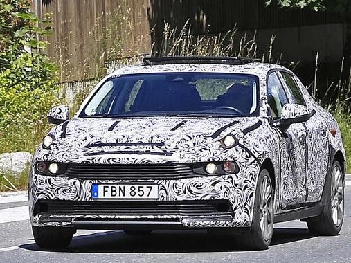 吉利领克03路试谍照曝光，前后大灯造型大改，整体依旧不凡