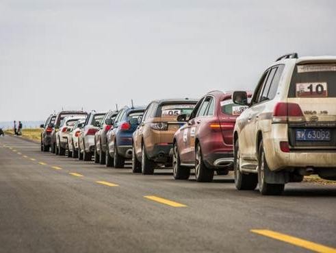 2017“一带一路”及沿黄河城市鄂尔多斯自驾巡展郑州站圆满完