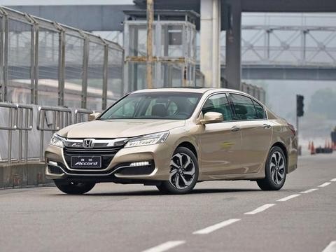 雅阁好还是思铂睿好？