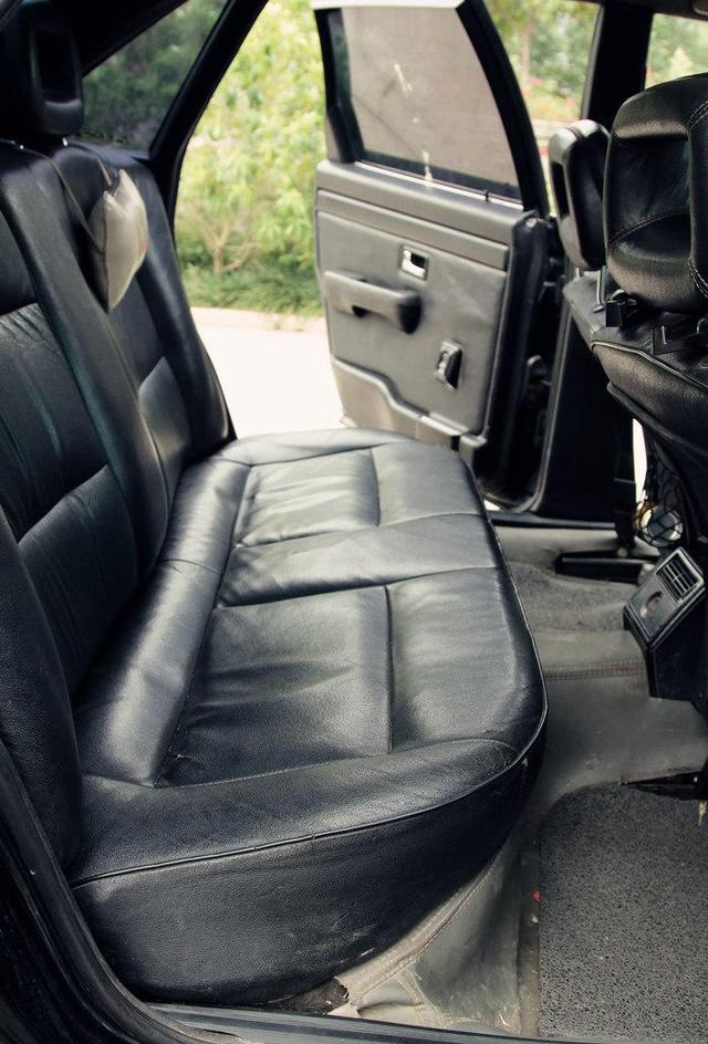 空调和收音机是豪华配置,奥迪A6见到这车也得叫声爷!