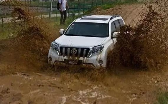 非承载车身+四驱，你离川藏线就差这几辆SUV了！