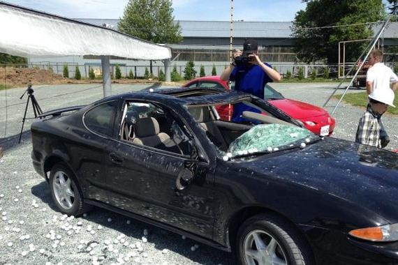 兴高采烈打场球，回来车子变的坑坑洼洼，老板：以后你免费来打球