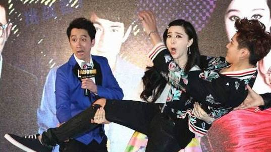 林志玲抱黄渤看起来毫不费力？讲真的，论女抱男最厉害的还要属范冰冰(组图) - 7