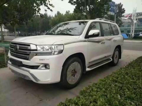 老板提车酷路泽嫌弃内饰，五十万重新装潢，打开车门大家都愣了