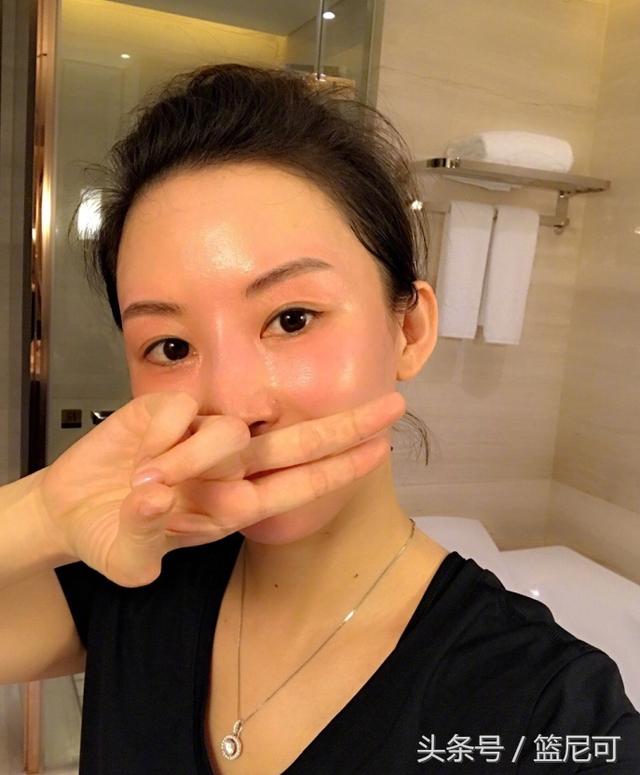 35岁潘晓婷上演“撕身”诱惑，惊艳脱脱脱，热辣大变装！