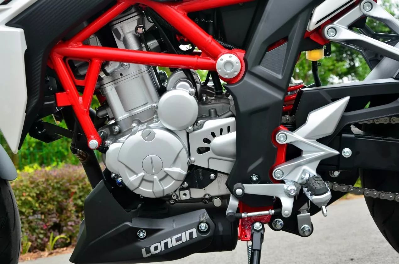 街头新元素--隆鑫无极300R评测