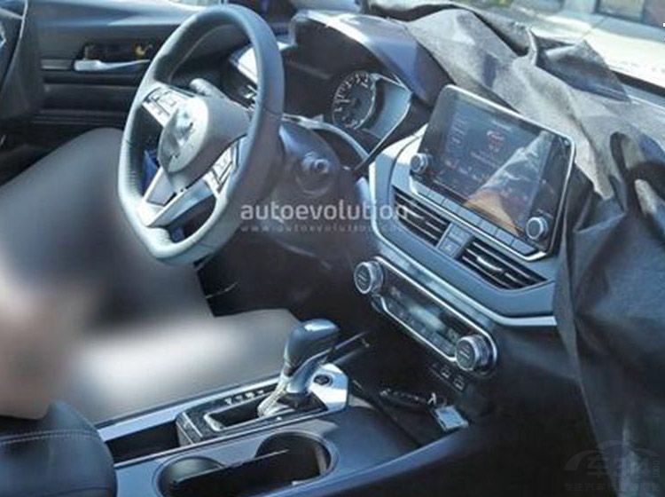 日系中型车三强齐换代 凯美瑞、雅阁、天籁迎来终极混战