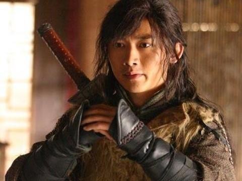 黄晓明曾今演他的配角，可如今只能拍抗日神剧度日，座驾仅80万！