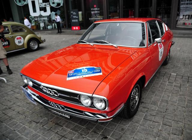 空调和收音机是豪华配置,奥迪A6见到这车也得叫声爷!