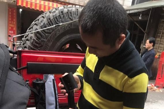 牛车主强行给爱车换上软顶，瞬间化身敞篷越野：这波强势