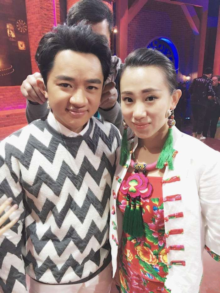 赵本山最疼爱女徒弟, 9岁登台表演二人转, 如今