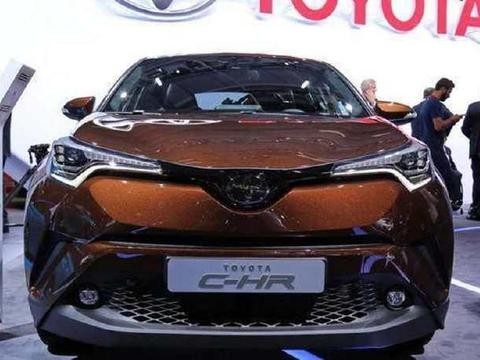 丰田这车卖12万真没怕过谁，油耗3.7L，配四驱可上天入地！