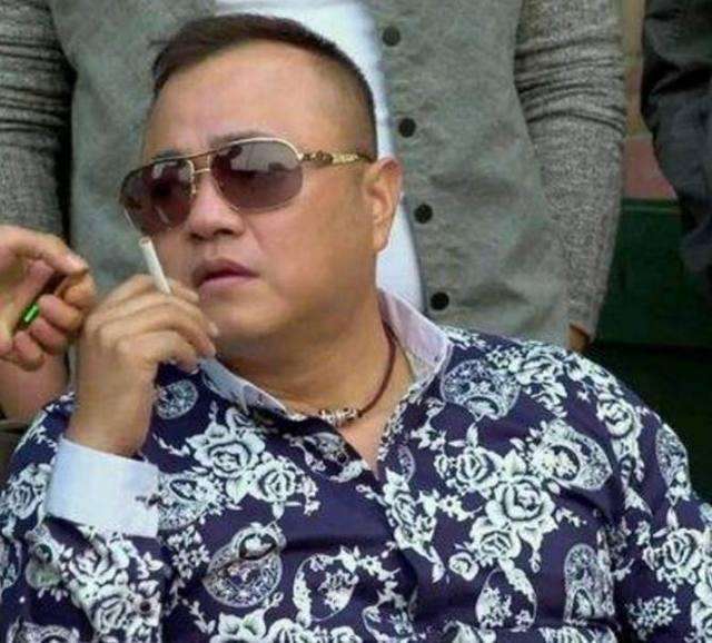 赵本山的得力保镖, 据说无人敢惹, 自己在道上就是有名大哥!