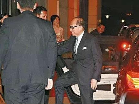 李嘉诚每辆座驾都低调有品位，汶川地震捐了1.3亿，土豪差太多！