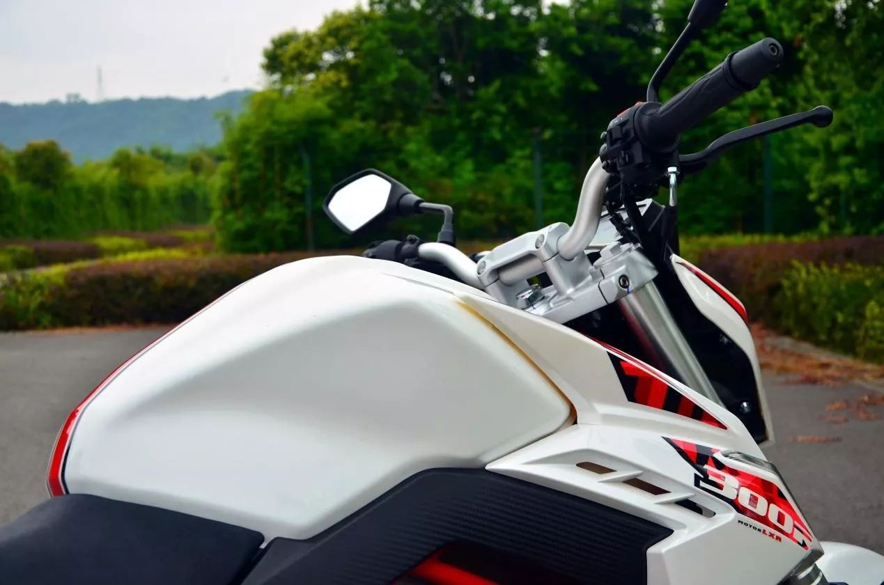 街头新元素--隆鑫无极300R评测