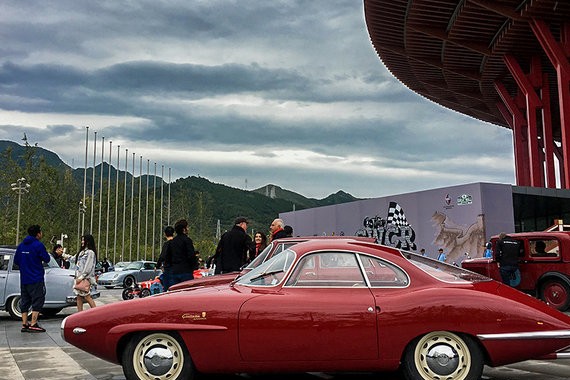 中国“圆石滩” 北京经典车拉力赛发车