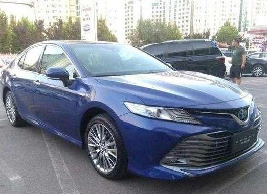 18万提全新丰田凯美瑞，内饰科技感满满，跟雷克萨斯比就差个车标