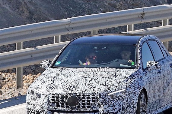 新款梅赛德斯AMG A45谍照曝光，有望明年亮相；