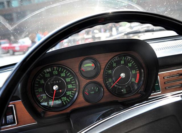 空调和收音机是豪华配置,奥迪A6见到这车也得叫声爷!